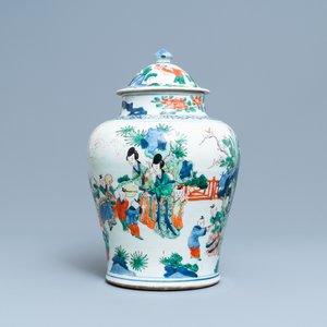Un vase couvert en porcelaine de Chine wucai, époque Transition — photo 4