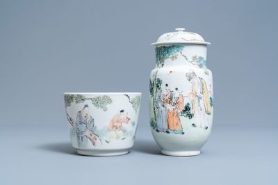 Un vase couvert et une jardinière en porcelaine de Chine qianjiang cai, 19/20ème