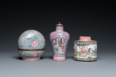 Un vase couvert, une boîte couverte et une boîte à thé en émaux de Canton, Chine, Qianlong