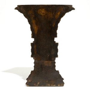 Un vase d'applique en bronze marqué Xuande, Chine, fin de la Dynastie Ming ou début Qing — photo 3