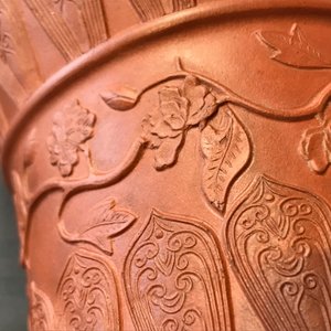 Un vase de forme balustre en grès de Yixing à décor en relief, Chine, Kangxi — photo 20