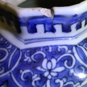 Un vase de forme balustre en porcelaine de Chine bleu et blanc, époque Transition — photo 11