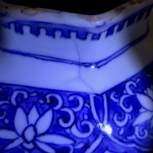 Un vase de forme balustre en porcelaine de Chine bleu et blanc, époque Transition — photo 14