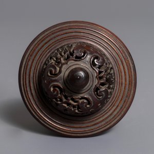Un vase de forme balustre en porcelaine de Chine bleu et blanc, Ming — photo 8