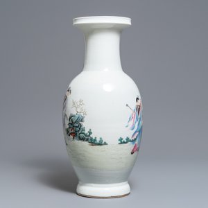 Un vase de forme balustre en porcelaine de Chine jaune famille rose, marque de Qianlong, 19/20ème — photo 4