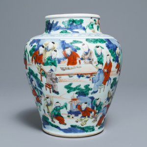 Un vase de forme balustre en porcelaine de Chine wucai à décor '100 garçons', époque Transition — photo 3