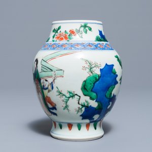 Un vase de forme balustre en porcelaine de Chine wucai, époque Transition — photo 2