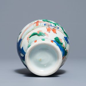 Un vase de forme balustre en porcelaine de Chine wucai, époque Transition — photo 5