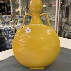 Un vase de forme 'bianhu' en porcelaine de Chine jaune monochrome, République — photo 7