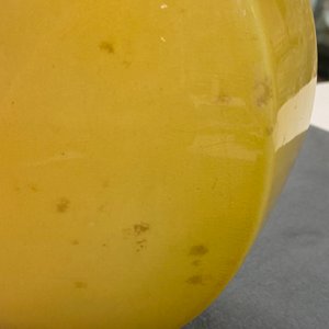 Un vase de forme 'bianhu' en porcelaine de Chine jaune monochrome, République — photo 9