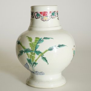 Un vase de forme boule en porcelaine de Chine famille rose, Yongzheng — photo 9