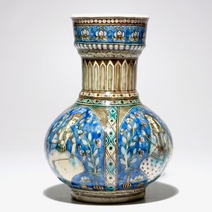 Un vase de forme bouteille en céramique Qajar, Iran, 19ème — photo 3