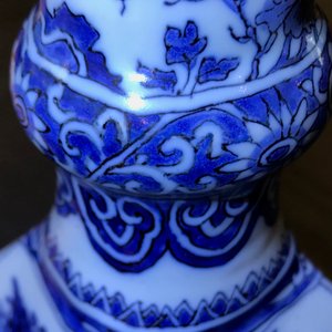Un vase de forme bouteille en faïence de Delft bleu et blanc, fin du 17ème — photo 10