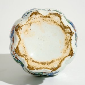 Un vase de forme bouteille en faïence de Delft de palette cachemire, 17/18ème — photo 5