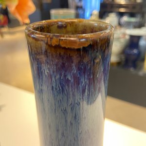 Un vase de forme bouteille en porcelaine de Chine à émail flambé, marque de Kangxi, 19ème — photo 9