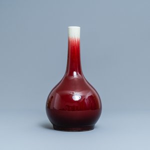 Un vase de forme bouteille en porcelaine de Chine à émail langyao, Qianlong — photo 2