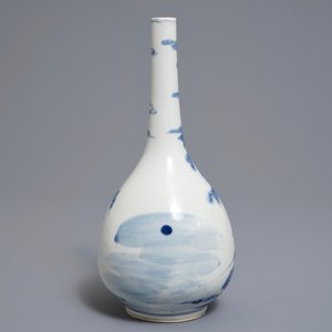 Un vase de forme bouteille en porcelaine de Chine bleu et blanc, 19ème — photo 2