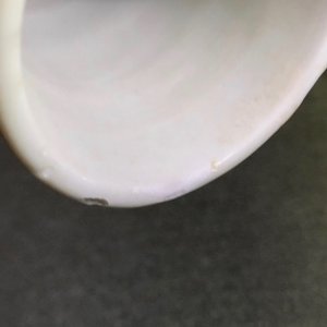 Un vase de forme bouteille en porcelaine de Chine bleu et blanc, époque Transition — photo 8