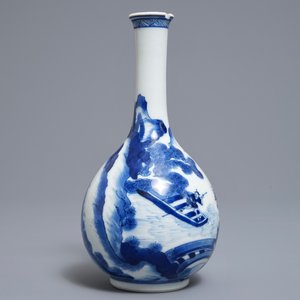 Un vase de forme bouteille en porcelaine de Chine bleu et blanc, Kangxi — photo 3