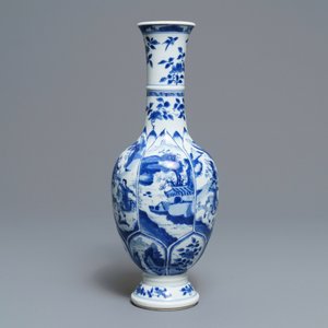 Un vase de forme bouteille en porcelaine de Chine bleu et blanc, Kangxi — photo 2