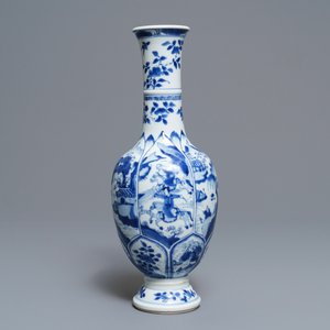 Un vase de forme bouteille en porcelaine de Chine bleu et blanc, Kangxi — photo 3