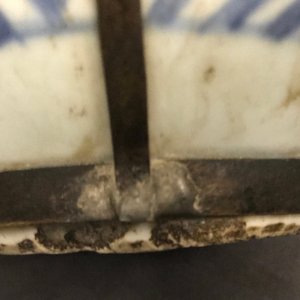 Un vase de forme bouteille en porcelaine de Chine bleu et blanc monté pour le marché islamique, Wanli — photo 9
