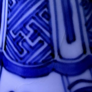 Un vase de forme bouteille en porcelaine de Chine bleu et blanc, Wanli — photo 13