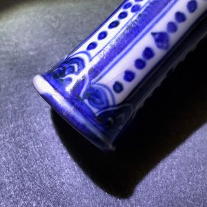 Un vase de forme bouteille en porcelaine de Chine bleu et blanc, Wanli — photo 7