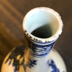 Un vase de forme bouteille en porcelaine de Chine bleu et blanc, Wanli — photo 9