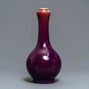Un vase de forme bouteille en porcelaine de Chine dite 'flambé', Qianlong — photo 4