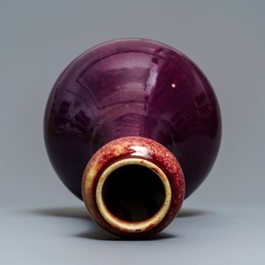 Un vase de forme bouteille en porcelaine de Chine dite 'flambé', Qianlong — photo 6