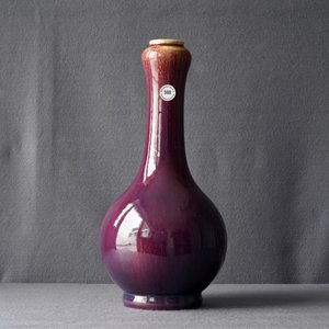 Un vase de forme bouteille en porcelaine de Chine dite 'flambé', Qianlong — photo 7