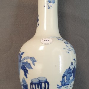Un vase de forme bouteille en porcelaine de Chine en bleu et blanc, 19/20ème — photo 13