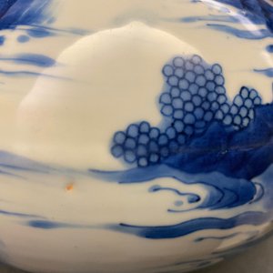 Un vase de forme bouteille en porcelaine de Chine en bleu et blanc, époque Transition — photo 21