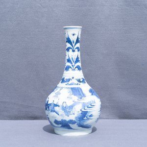 Un vase de forme bouteille en porcelaine de Chine en bleu et blanc, époque Transition — photo 16
