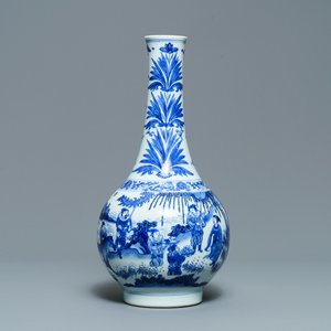 Un vase de forme bouteille en porcelaine de Chine en bleu et blanc, époque Transition — photo 1
