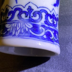Un vase de forme bouteille en porcelaine de Chine en bleu et blanc, Kangxi — photo 10