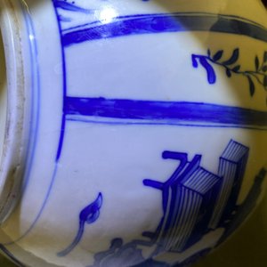 Un vase de forme bouteille en porcelaine de Chine en bleu et blanc, Kangxi — photo 11