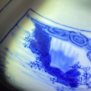 Un vase de forme bouteille en porcelaine de Chine en bleu et blanc, Kangxi — photo 10