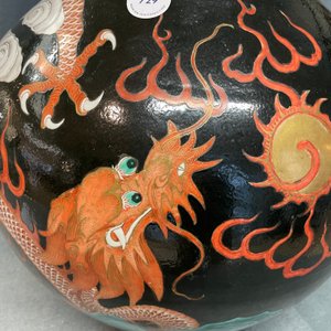 Un vase de forme bouteille en porcelaine de Chine famille noire à décor de dragons, 19ème — photo 10