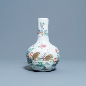 Un vase de forme bouteille en porcelaine de Chine famille rose à décor de cailles, marque de Qianlong, 19ème — photo 2