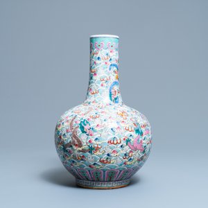 Un vase de forme bouteille en porcelaine de Chine famille rose à décor de dragons, 19ème — photo 3