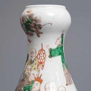 Un vase de forme bouteille en porcelaine de Chine famille verte, 19ème — photo 6