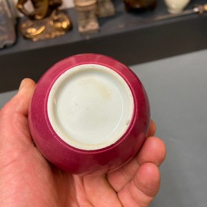 Un vase de forme bouteille en porcelaine de Chine rouge de rubis monochrome, Qing — photo 13