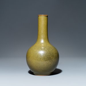 Un vase de forme bouteille en porcelaine de Chine 'teadust' monochrome, 19ème — photo 4