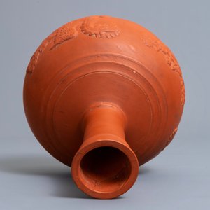 Un vase de forme bouteille en terre cuite de style Yixing, poss. Delft, 18ème — photo 6