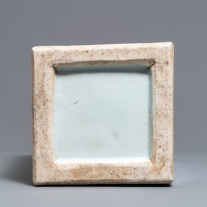 Un vase de forme carré en porcelaine de Chine qianjiang cai, 19/20ème — photo 6