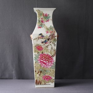 Un vase de forme carré en porcelaine de Chine qianjiang cai, signé Ma Qing Yun, daté 1907 — photo 10