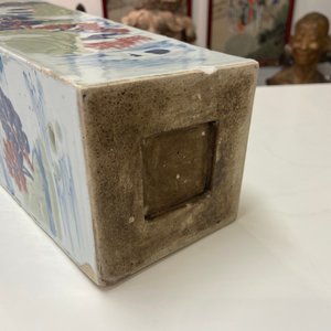 Un vase de forme carrée en porcelaine de Chine en bleu et blanc, céladon et rouge de cuivre, Kangxi — photo 13