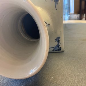 Un vase de forme carrée en porcelaine de Chine en bleu et blanc, marque et époque de Kangxi — photo 19